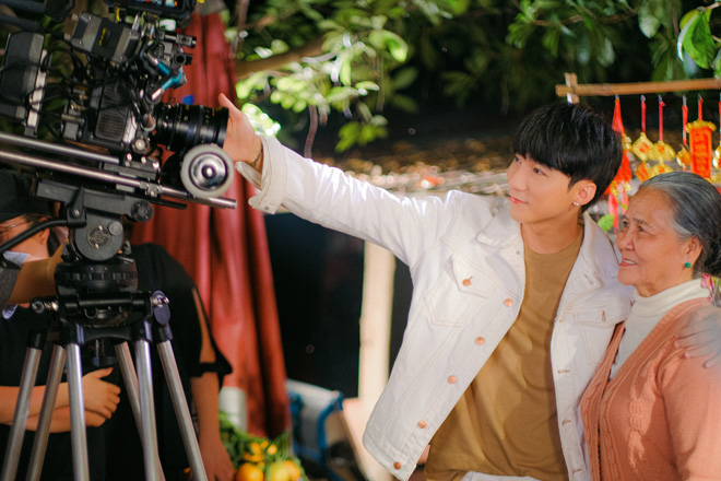 Sơn Tùng M-TP: “Tình yêu thương của bà là báu vật vô giá của cuộc đời tôi” - 3