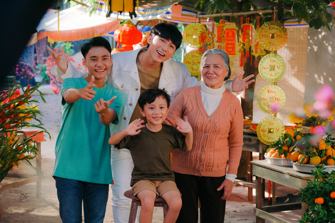 Sơn Tùng M-TP: “Tình yêu thương của bà là báu vật vô giá của cuộc đời tôi” - 6