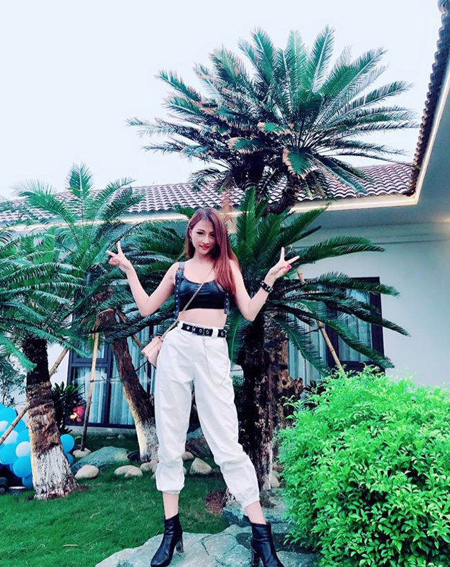 &#34;Tôi đi chụp studio nhiếp ảnh còn nói em là DJ chụp phong cách an toàn nhất từng gặp” &#40;cười lớn&#41;.