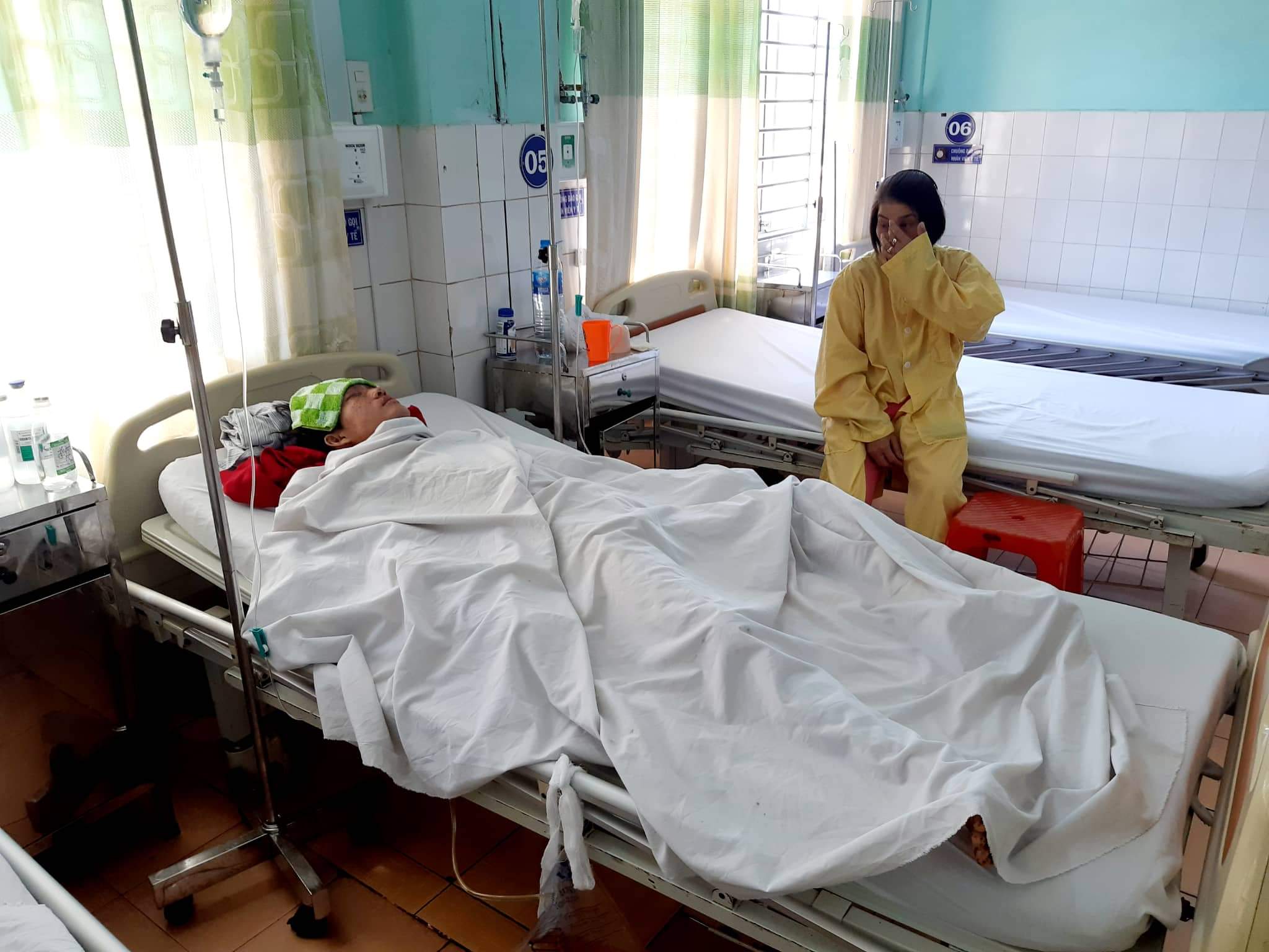 Anh Thanh được cấp cứu tại bệnh viện với chấn thương phức tạp vùng hậu môn, đa vết thương do hỏa khí