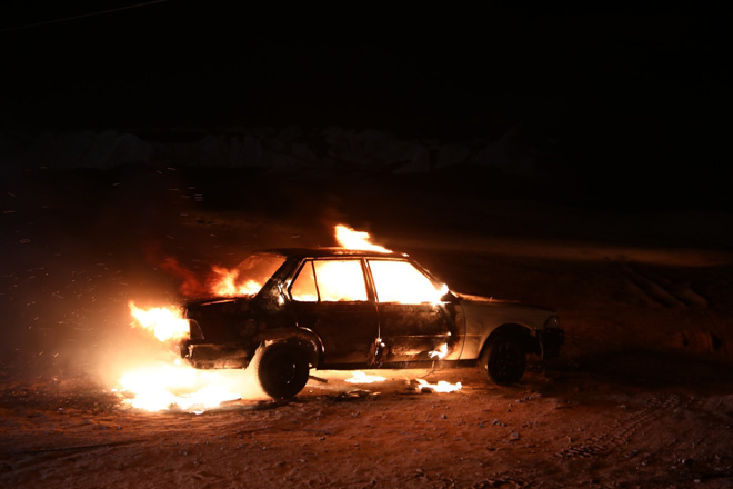 Cận cảnh chiếc xe hơi bị Miu Lê đốt trụi trong ca khúc mới.