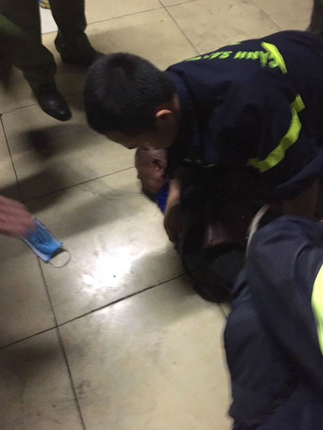 Cảnh sát khống chế đối tượng Hội.