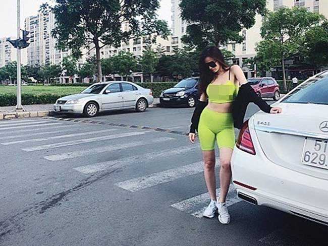 Khánh My chắc chắn lọt top những người đẹp mặc bạo nhất năm, cả 2 mốt mặc đồ tập ra đường...