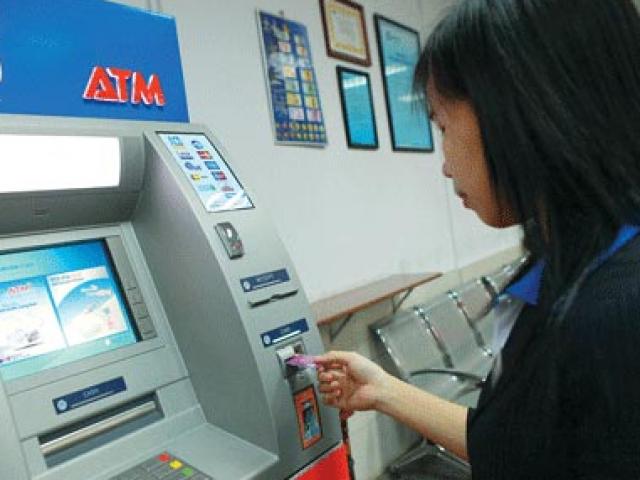 Tin tức trong ngày - Băng rừng, vượt suối gần 100km để nhận lương