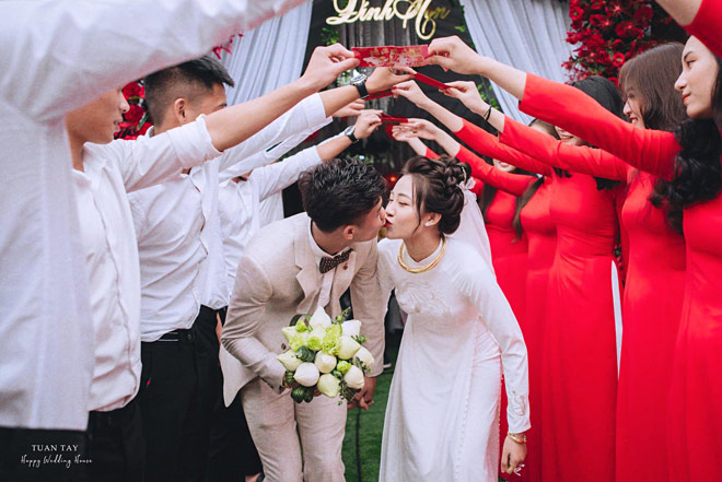 Hé lộ ảnh đính hôn của cặp đôi cầu thủ - hot girl: Văn Đức - Nhật Linh - 4