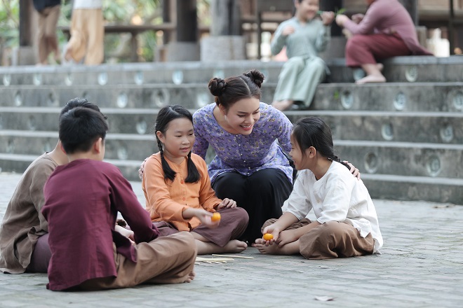 Phạm Phương Thảo búi tóc trái đào, trổ tài ít biết trong phim ca nhạc mới - 1