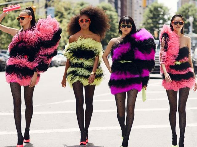 Thời trang - 2020: Trào lưu mặc đồ "chị em bạn dì", "chàng và nàng" lên ngôi?