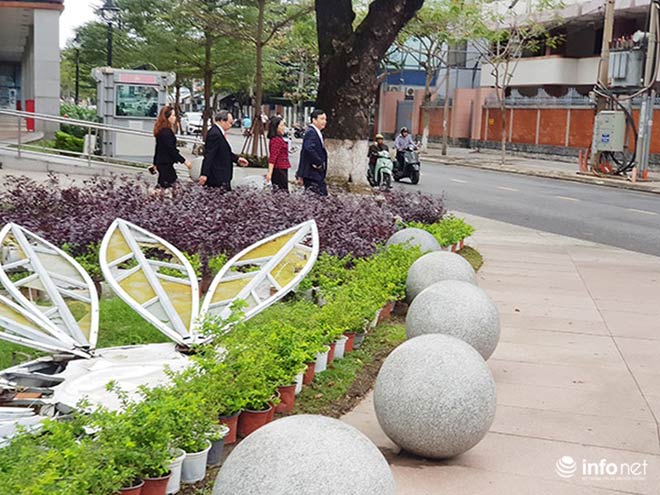 Nên di dời 43 quả cầu đá "quây" trước Trung tâm Hành chính TP Đà Nẵng? - 19