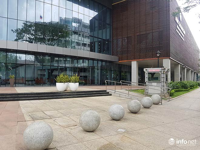 Nên di dời 43 quả cầu đá "quây" trước Trung tâm Hành chính TP Đà Nẵng? - 4