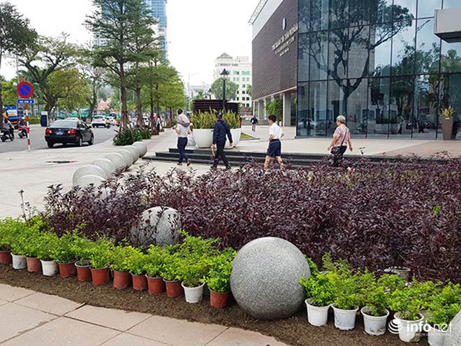 Nên di dời 43 quả cầu đá "quây" trước Trung tâm Hành chính TP Đà Nẵng? - 6