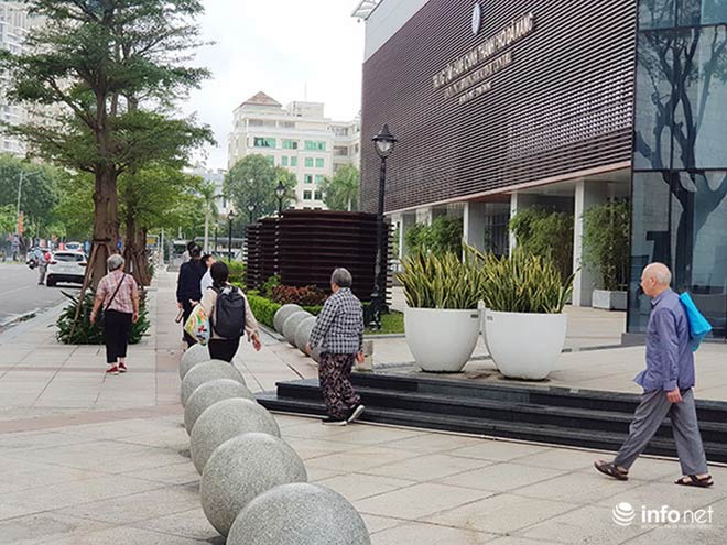 Nên di dời 43 quả cầu đá "quây" trước Trung tâm Hành chính TP Đà Nẵng? - 9