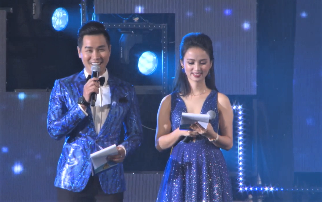 Hai MC chính trong lễ trao giải "Ngôi sao xanh 2019".