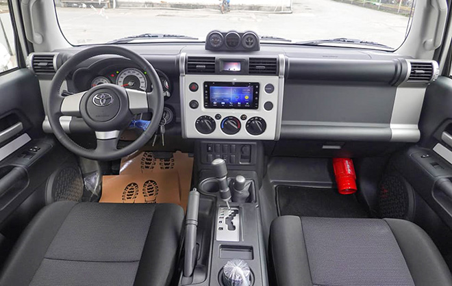 Toyota FJ Cruiser 2020 đầu tiên cập bến Việt Nam có giá "thách cưới" gần 3,8 tỷ đồng - 6