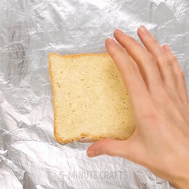 &#34;Sốc&#34; khi biết bàn là có thể làm được món bánh mì cực ngon này - 1