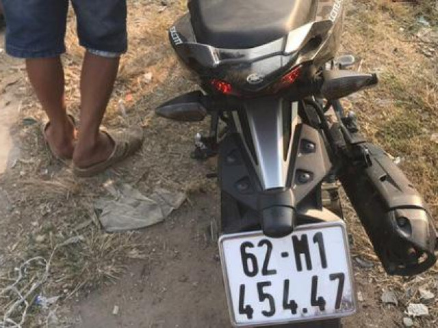 Pháp luật - Dân đá xe nã 4 phát súng vào người truy bắt