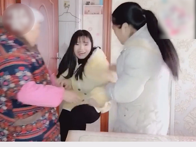 Video Clip Cười - "Trứng mà lại đòi khôn hơn vịt sao"