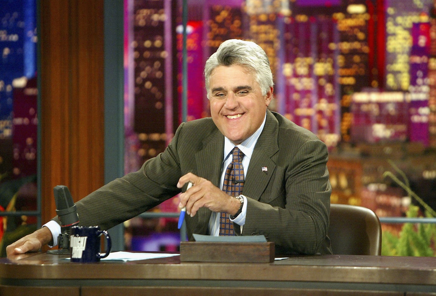Triệu phú Jay Leno khẳng định chỉ 2-3 bộ quần áo là đủ và không cần phải là hàng hiệu. Nguồn: CNBC.