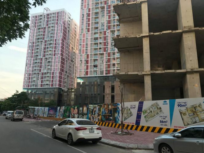 Dự án khu đô thị Văn Khê mở rộng (tên thương mại là Usilk City) gồm gần chục tòa nhà căn hộ nằm trên mặt đường Tố Hữu (quận Hà Đông), tòa cao nhất lên tới 50 tầng được mở bán vào năm 2008-2009 dưới hình thức ban đầu góp vốn. Giá mua tại thời điểm năm 2010 khoảng hơn 24 triệu đồng (tương đương hơn 1200 USD).