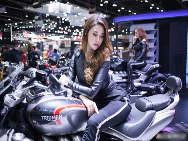 Thế giới xe - Rạo rực ngắm dàn chân dài xuân sắc tạo dáng nóng bỏng bên xế mới