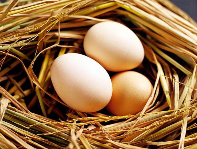 Thói quen nhiều người mắc khi luộc biến trứng gà thành chất độc - 1