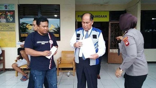 Mới đây, nam hành khách Rendy Lesmana ở Indonesia báo cáo sự việc mất một con chim chích chòe than trị giá 150 triệu Rupiah (~250 triệu đồng). Sự việc xảy ra khi người này đi chuyến bay từ Jakarta đến Potianak. 