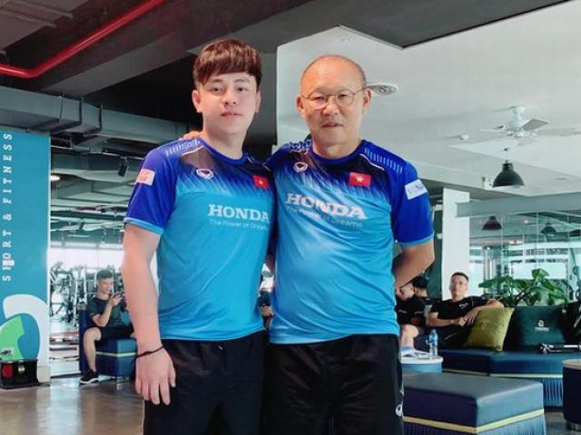 Bạn trẻ - Cuộc sống - Hé lộ trợ lý ngôn ngữ đẹp như tài tử của HLV Park Hang-seo