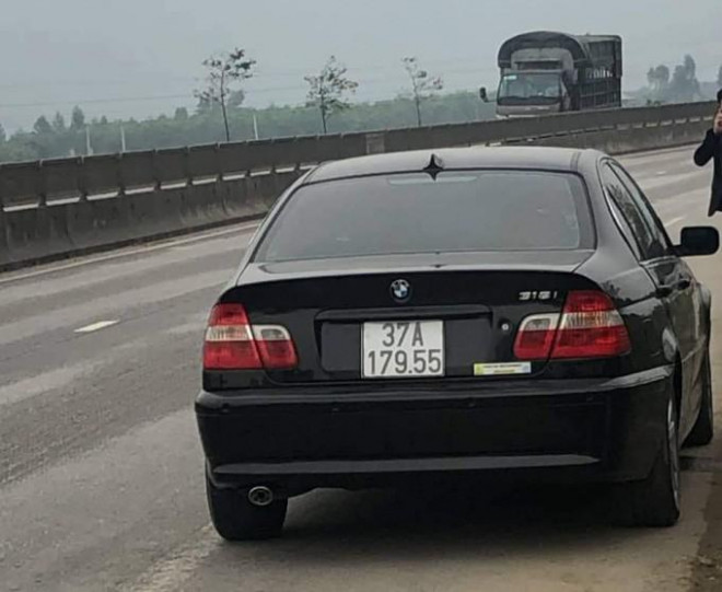 Chiếc xe ô tô BMW do đối tượng Nguyễn Văn Báu điều khiển vi phạm luật giao thông
