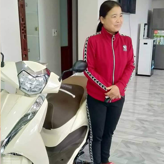Chiếc xe máy xịn mà Đức Chinh mua tặng mẹ.