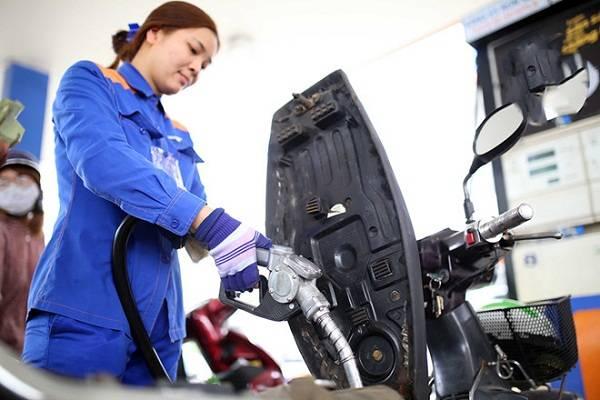Việc điều chỉnh giá xăng dầu sẽ chính thức được áp dụng kể từ 15 giờ hôm nay 31/12.