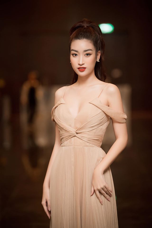 Đỗ Mỹ Linh: Nàng hoa hậu có gu thời trang thanh nhã nhất năm - 11