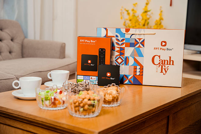 Khi sở hữu hộp quà Tết Canh Tý phiên bản đặc biệt của FPT Play Box, Bạn sẽ còn được nhận thêm phần quà là phong bao lì xì chúc Tết, bánh mứt và hộp trà thơm lừng.