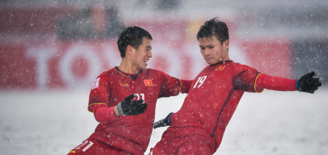 Quang Hải ăn mừng bàn thắng "Cầu vồng tuyết" trong trận chung kết U23 châu Á 2018