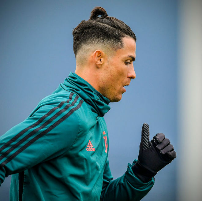 Ronaldo khoe tóc mới ăn mừng giải cá nhân: Fan chê không hợp tuổi - 3