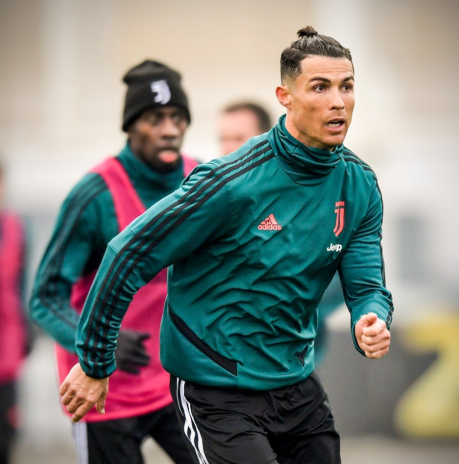 Kiểu tóc mới khá "trẻ trâu" của Ronaldo