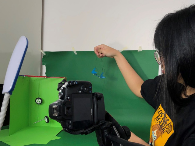 Bạn trẻ - Cuộc sống - Hai bạn trẻ chụp hình… tục ngữ, thành ngữ