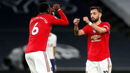 Pogba lần đầu đá phạt thành bàn cho MU, Bruno Fernandes có sợ mất suất?