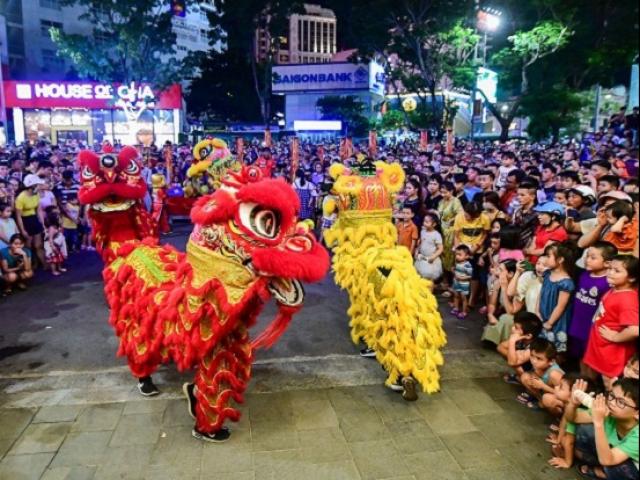 Thị trường - Tiêu dùng - Những dịch vụ hốt bạc dịp Trung thu, một buổi tối kiếm cả chục triệu đồng