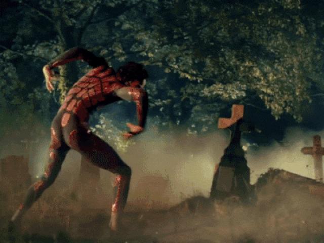 Media - Thót tim với màn uốn dẻo kinh dị ở nghĩa địa của thí sinh Tìm kiếm tài năng Anh