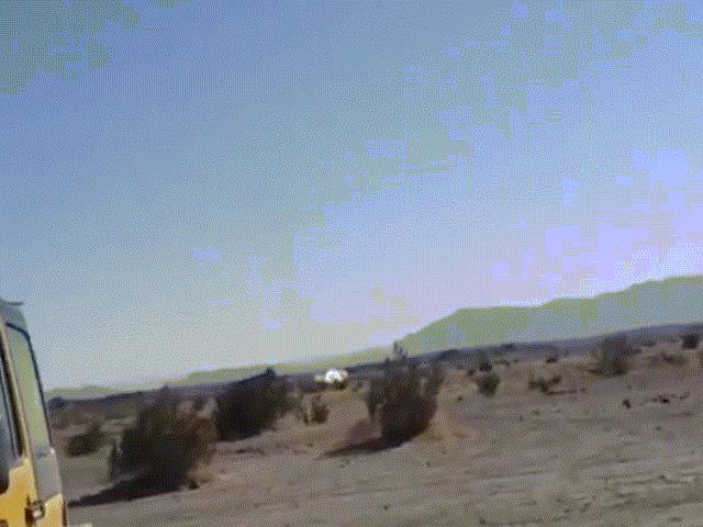 Thế giới - Video: Khoảnh khắc tiêm kích Mỹ trị giá 100 triệu USD lao xuống đất nổ tung