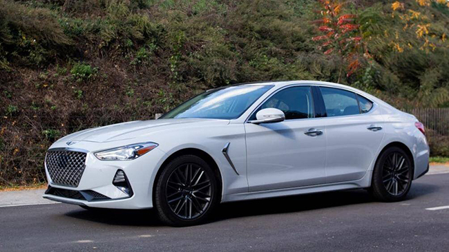 Hyundai Genesis G70 Mẫu xe sang đến từ Hàn Quốc không những có hiệu suất cao mà còn rất an toàn khi được trang bị tính năng cảnh báo va chạm trước/sau, cảnh báo điểm mù,...
