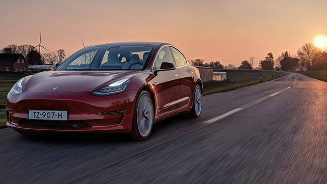 Tesla Model 3 Đây là mẫu xe chạy điện duy nhất góp mặt trong danh sách này. Model 3 đạt điểm tuyệt đối về độ bền, khả năng tránh và giảm thiểu va chạm, neo ghế trẻ em trong các bài kiểm tra được đưa ra bởi IIHS
