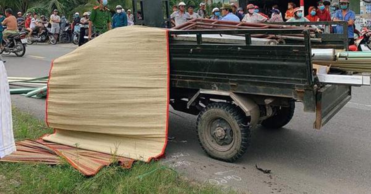 Tin tức trong ngày - Tông xe ba gác chở tôn, bé gái 13 tuổi ở Củ Chi tử vong tại chỗ