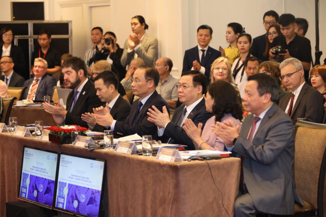 Các đại biểu dự buổi Tọa đàm