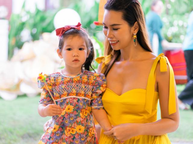 Con gái lai Tây của chân dài "thế hệ vàng" làng catwalk Việt gây chú ý