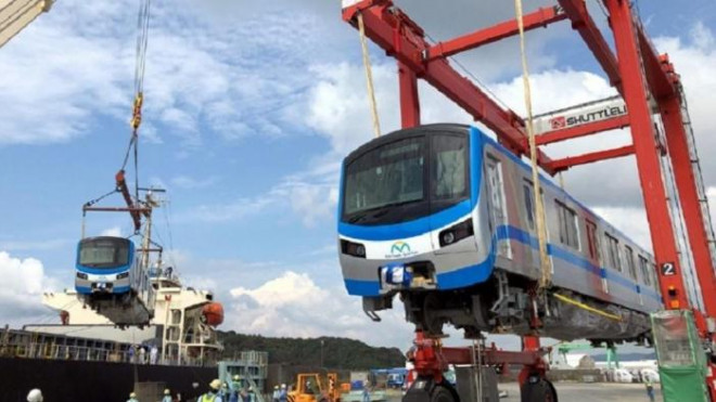 Theo Ban Quản lý đường sắt đô thị TP.HCM (MAUR), đoàn tàu đầu tiên của dự án đường sắt đô thị Bến Thành - Suối Tiên (TP.HCM) bắt đầu rời cảng biển Kasado (Nhật Bản) từ 30/9 để đưa về dự án vào ngày 10/10. Tuyến đường sắt này đang được xây dựng với chiều dài 19,7km, gồm 17,1km đi trên cao và 2,6km đi ngầm. Mục tiêu dự án là đưa vào khai thác, vận hành cuối năm 2021.