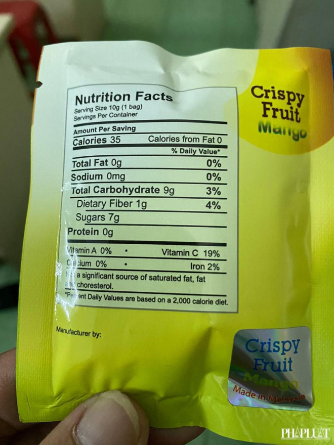 Nam sinh viên khai nhận đi giao gói ma túy với giá hai triệu đồng. Ảnh: CA