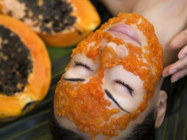 Làm đẹp - Da căng mịn, trắng hồng với 5 bước dưỡng da với quả đu đủ