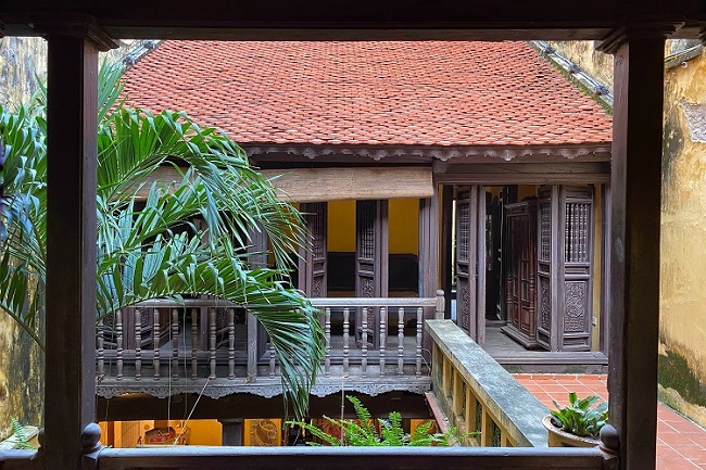 Theo đó, kiến trúc ngôi nhà tuân theo cơ cấu không gian nhà truyền thống ở phố cổ Hà Nội. Cụ thể: nhà 1 – sân 1 – nhà 2 – sân 2 – bếp – nhà 3 (vệ sinh, kho)
