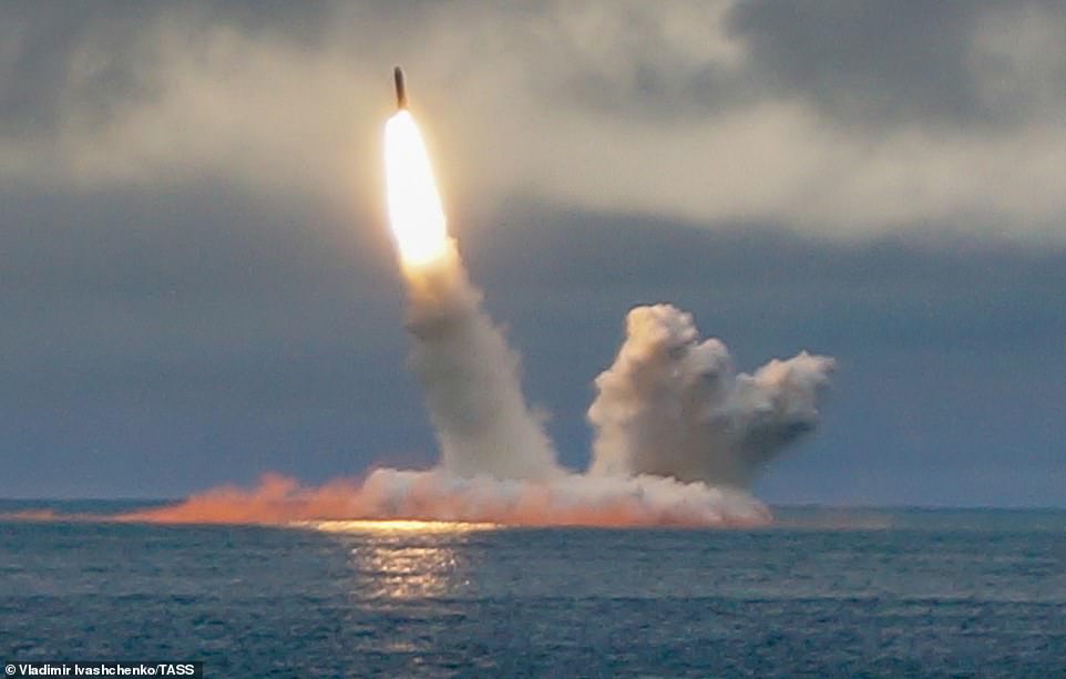 Tàu ngầm Nga phóng tên lửa đạn đạo hạt nhân&nbsp;RSM-56 Bulava.