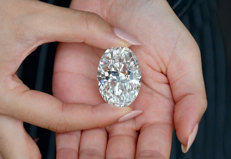 Lác mắt” trước viên kim cương đẹp nhất thế giới, giá gần 800 tỷ